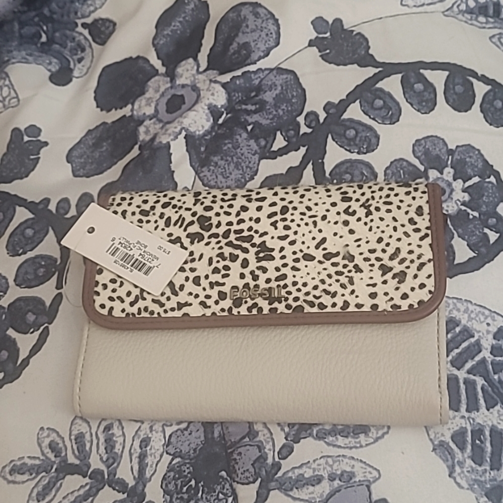 Fossil Memoir flip Wallet in Bone Leather with tan Leather Trim